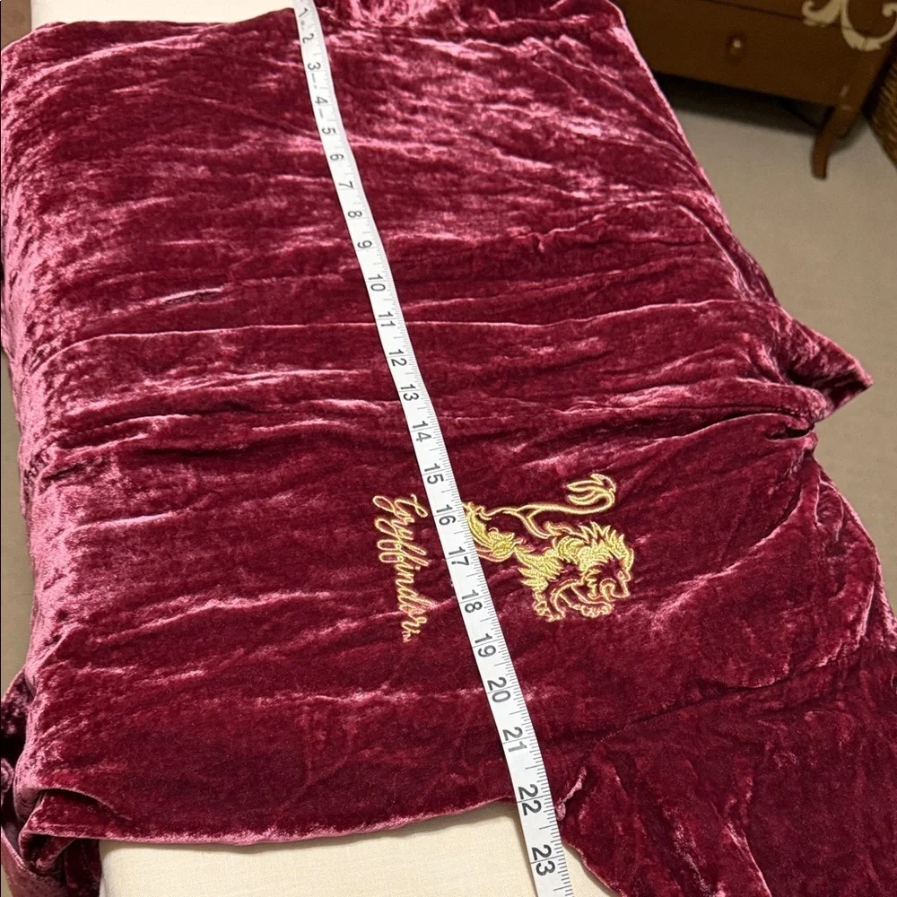 Pottery Barn Teen Harry Potter Gryffindor Plush Velvet Burgundy Robe, Size XXL.